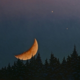 Setting Crescent with Venus and Mars